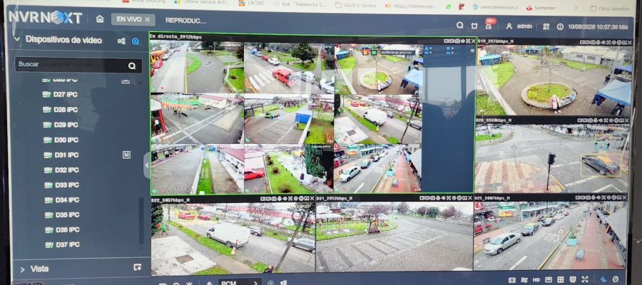 Sala de monitoreo con multiples camaras de televigilancia operativas en Los Lagos